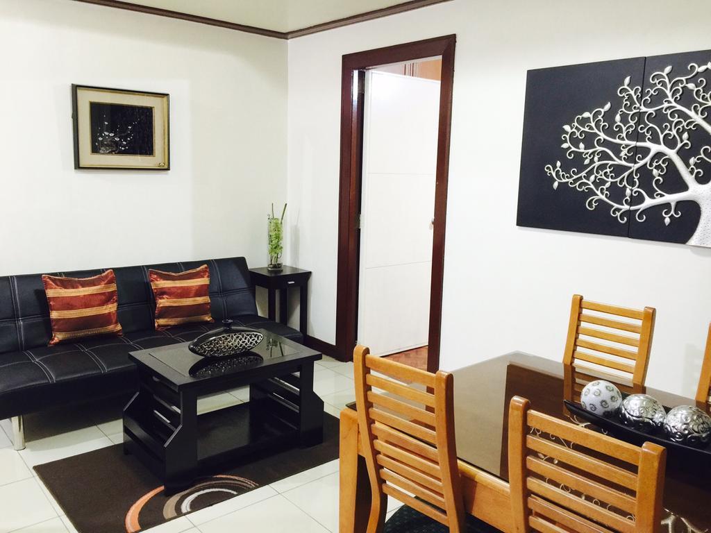 Mch Suites At Robinson'S Place Residences Manila Bagian luar foto