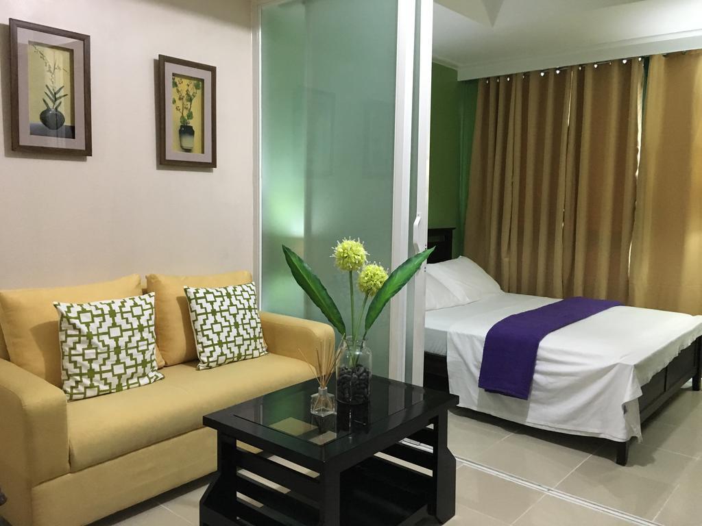 Mch Suites At Robinson'S Place Residences Manila Bagian luar foto